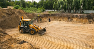 Разработка котлована Углич стоимость за от 560 руб. м3 - заказать работы по копке и рытью котлованов | траншей